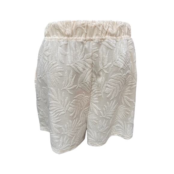 NWT Avec Les Filles Textured Terry Cloth Leaf Print Shorts Size Medium Cream - Picture 3 of 5